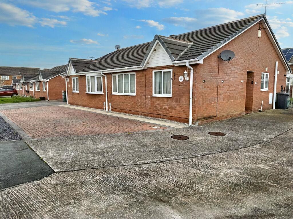 2 bedroom semidetached bungalow for sale in Lon Eirin, Towyn, Abergele