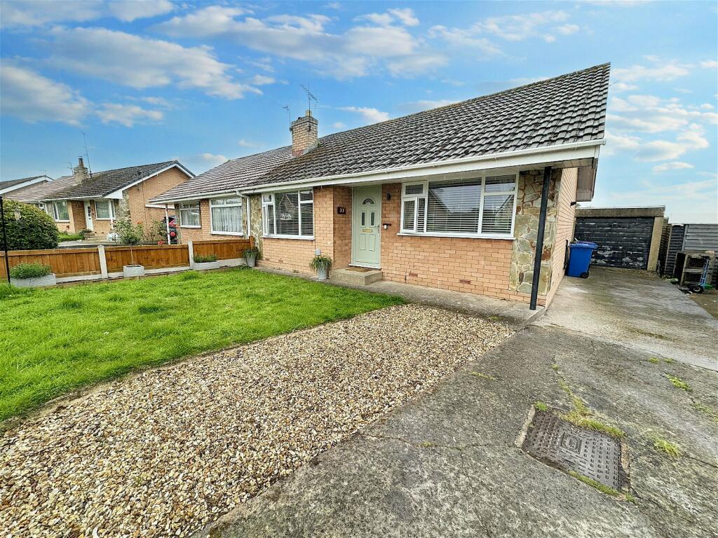 2 bedroom semidetached bungalow for sale in Maes Owen, Bodelwyddan
