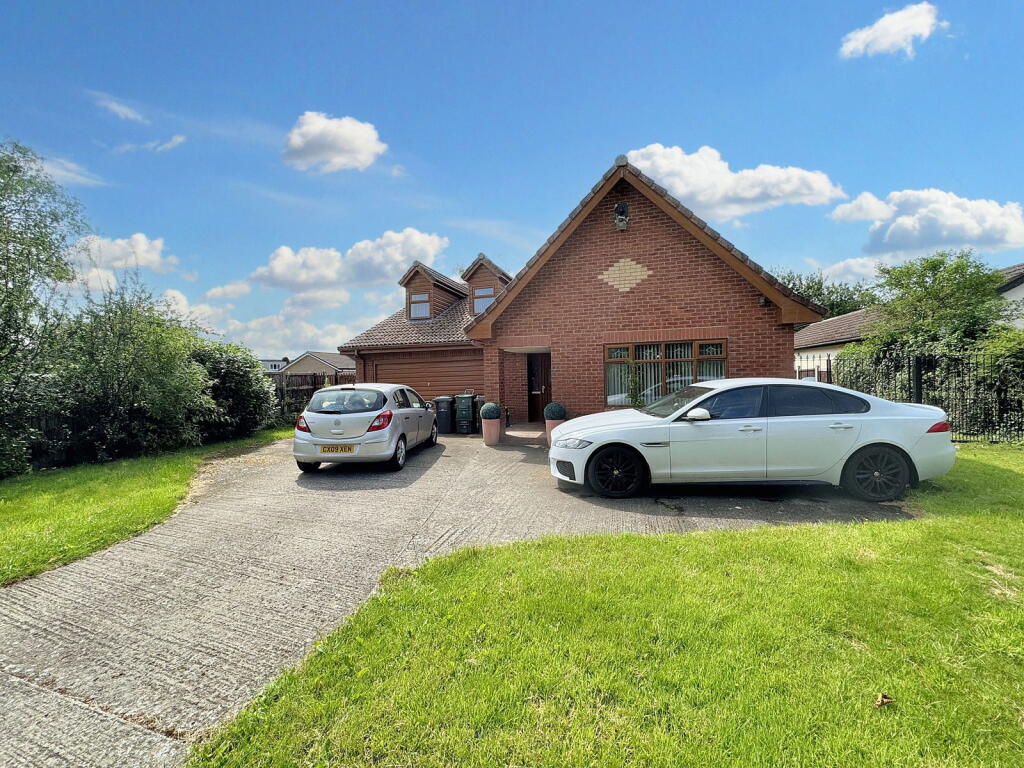 6 bedroom detached house