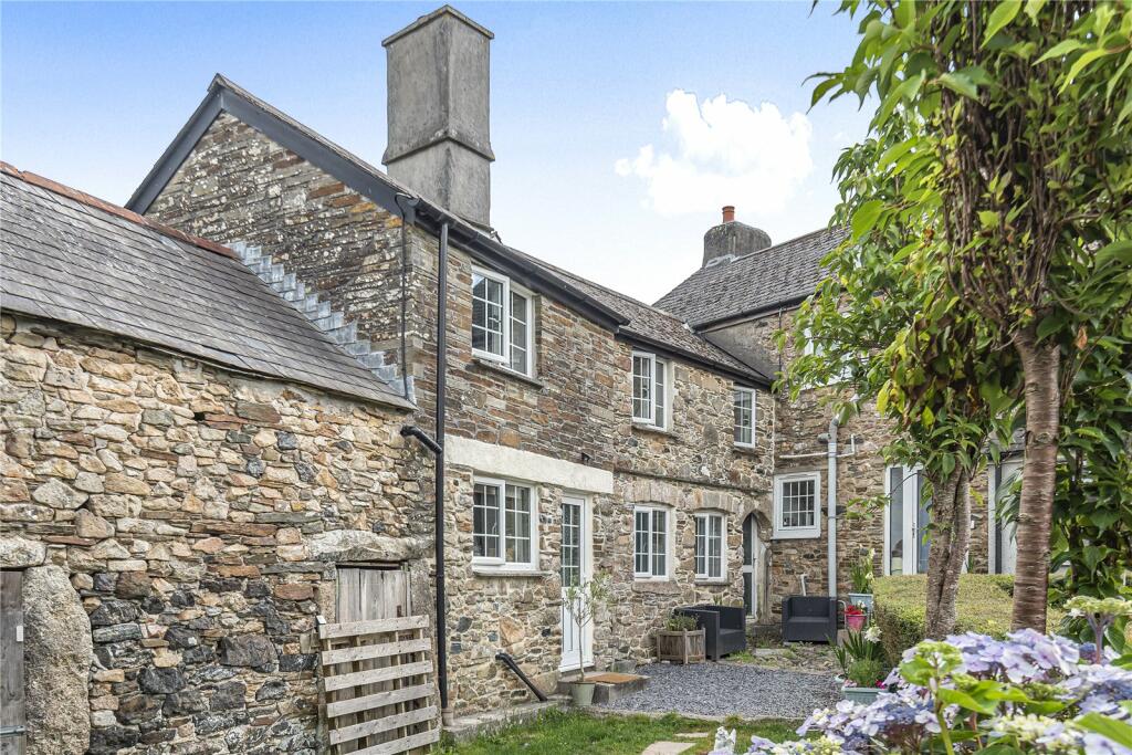 2 bedroom terraced house for sale in Yelverton, Devon, PL20