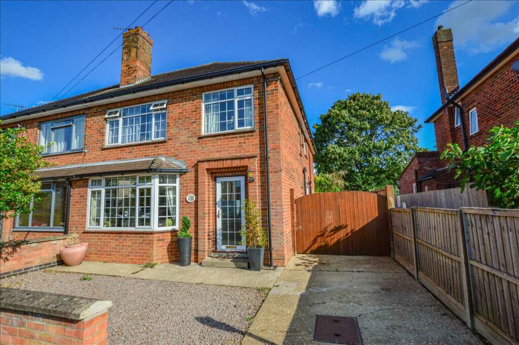4 bedroom semidetached house for sale in Hervey Road, Sleaford, NG34