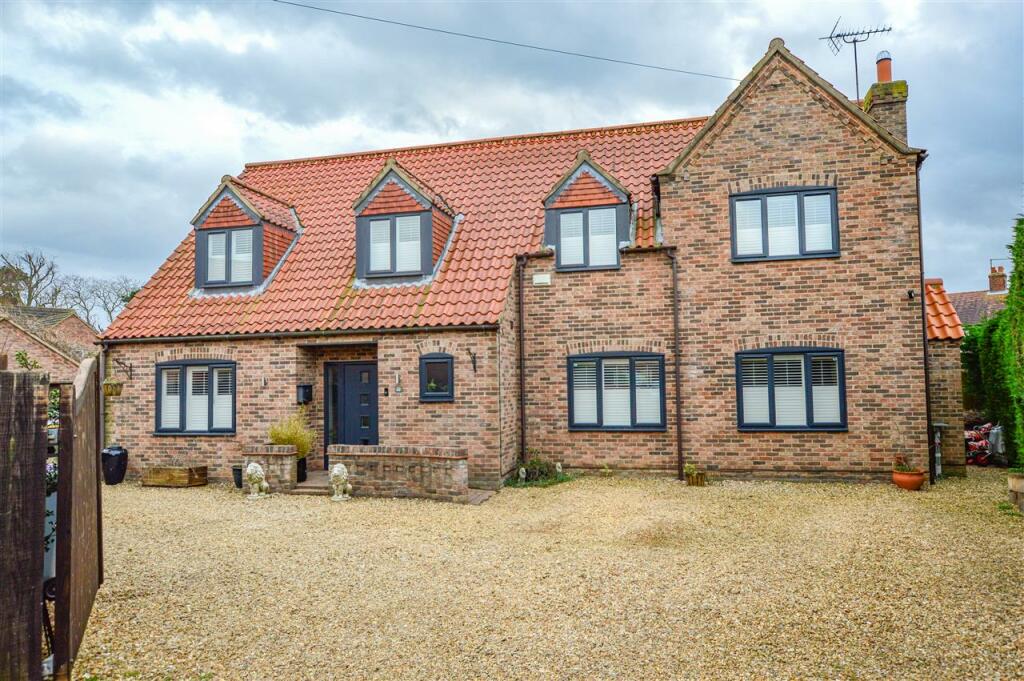 4 bedroom detached house for sale in Paddocks Estate, Horbling, NG34