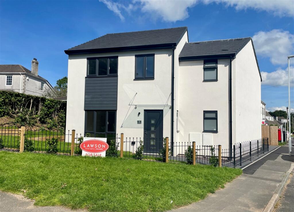 4 bedroom detached house for sale in St Annes Road, Glenholt, Plymouth