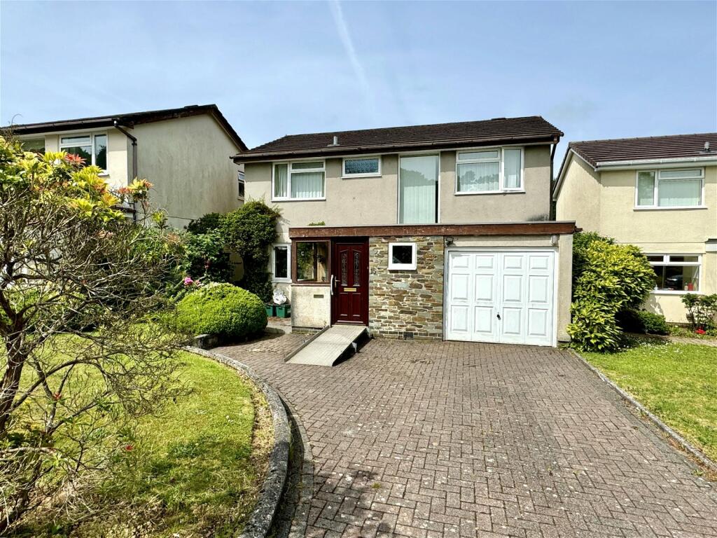 4 bedroom detached house for sale in Blackeven Close, Roborough