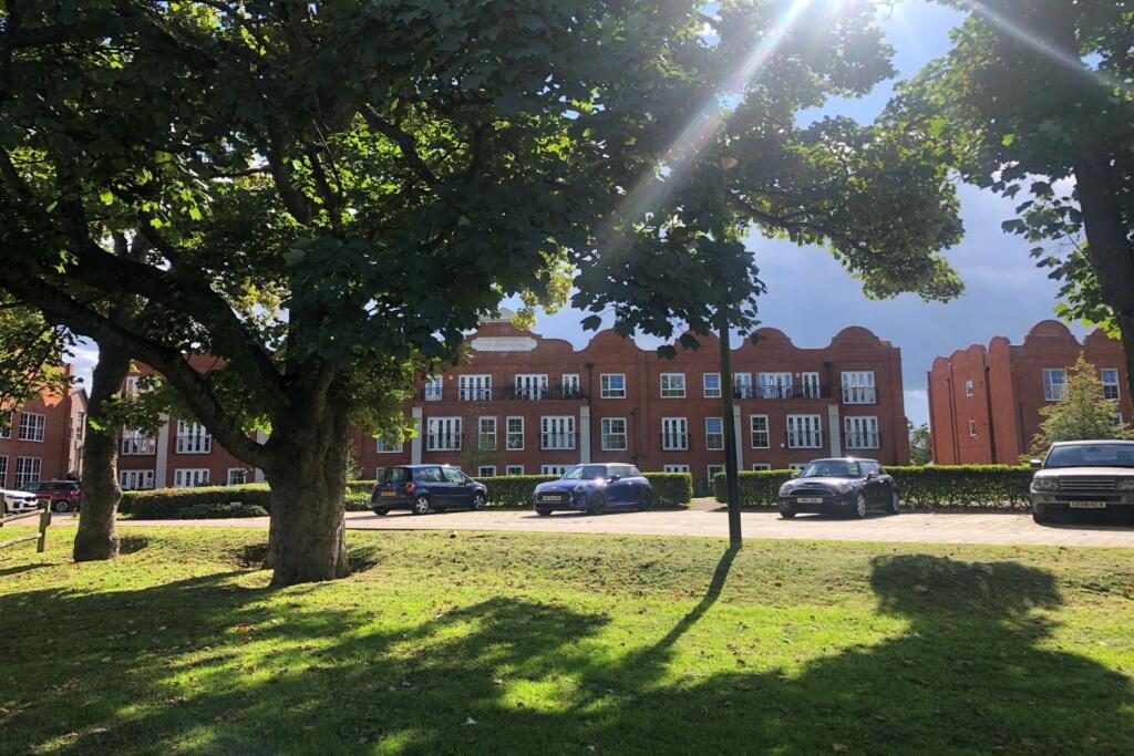 Main image of property: 2 bedroom Apartment 1st Floor in Old Woking