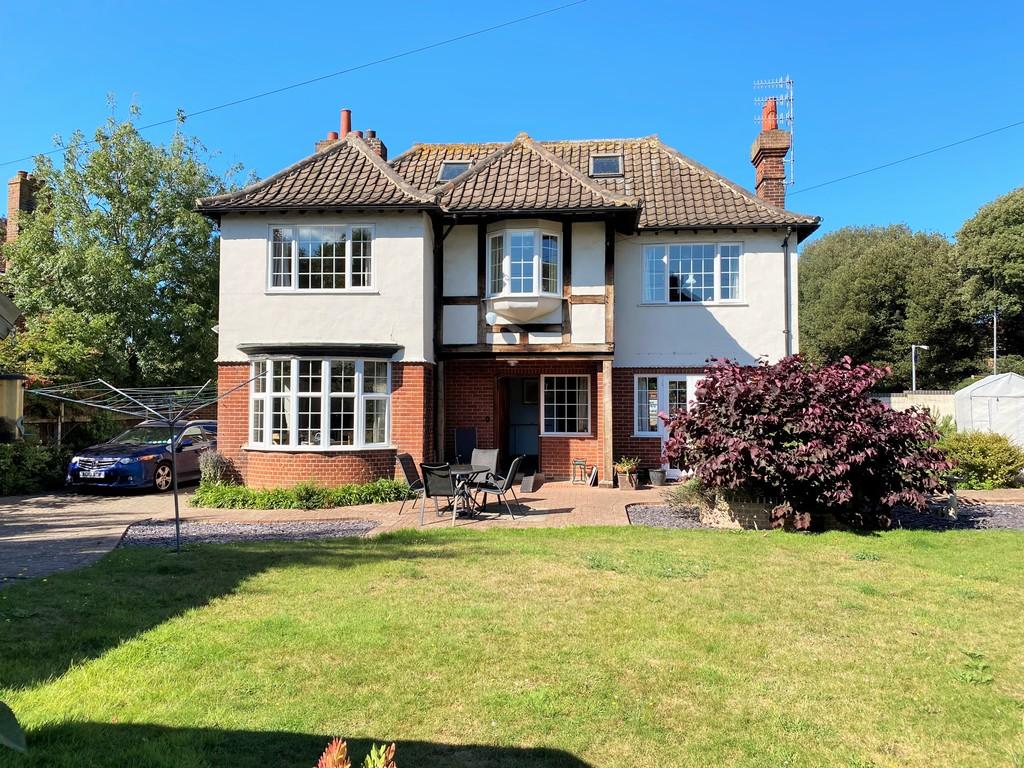 4 bedroom detached house for sale in Cromwell Road, Cromer, NR27