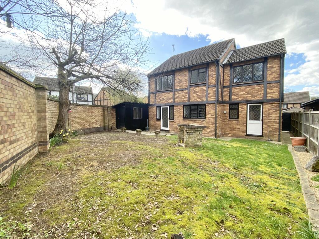 4 bedroom detached house for sale in Sheridan Way, Wokingham, Berkshire