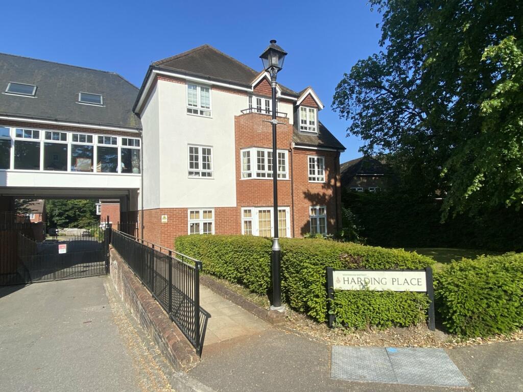 2 bedroom apartment for sale in Harding Place, Wokingham, Berkshire, RG40