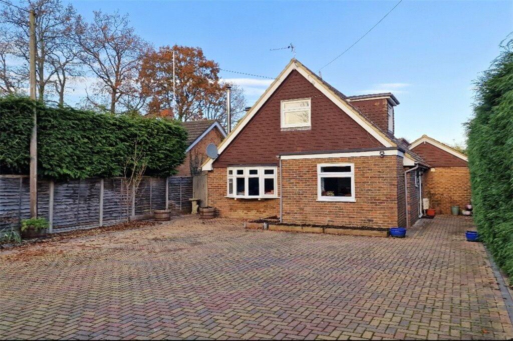 4 bedroom detached house for sale in Barkham Ride, Finchampstead