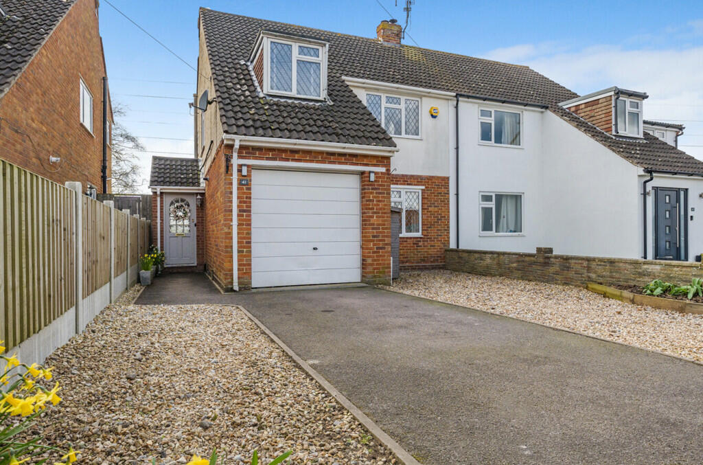 3 bedroom semidetached house for sale in Melrose Gardens, Arborfield