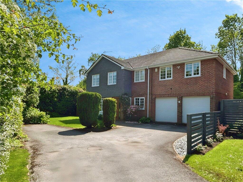 6 bedroom detached house for sale in Watkins Close, Finchampstead