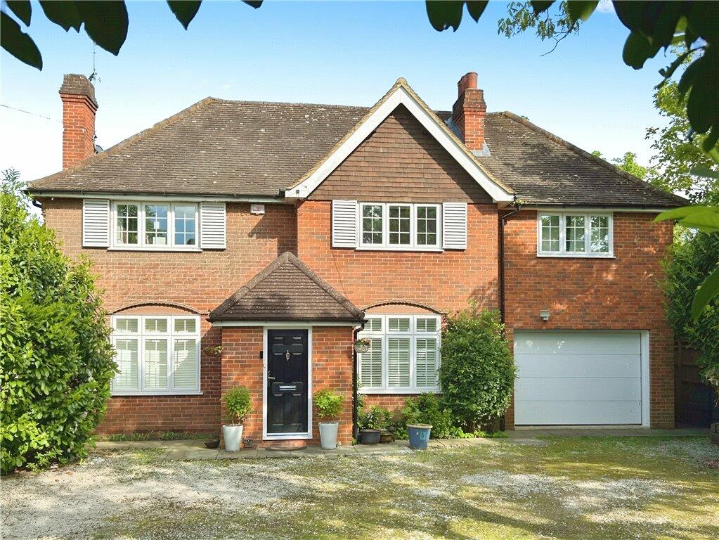 5 bedroom detached house for sale in Finchampstead Road, Wokingham
