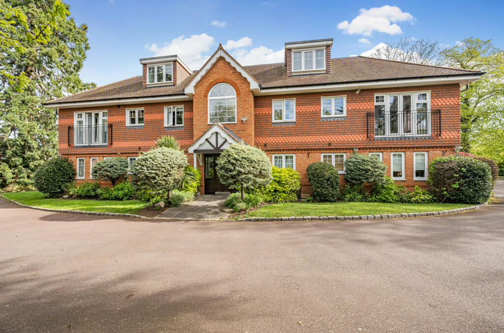 2 bedroom apartment for sale in Old Forest Road, Winnersh, Wokingham, RG41