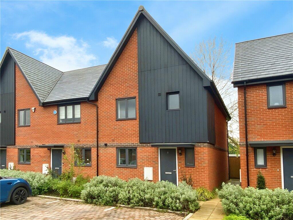 3 bedroom end of terrace house for sale in Bridle Road, Arborfield