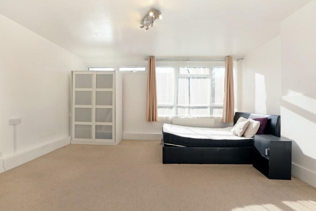 Studio flat for sale in Dalwood Street, London, SE5