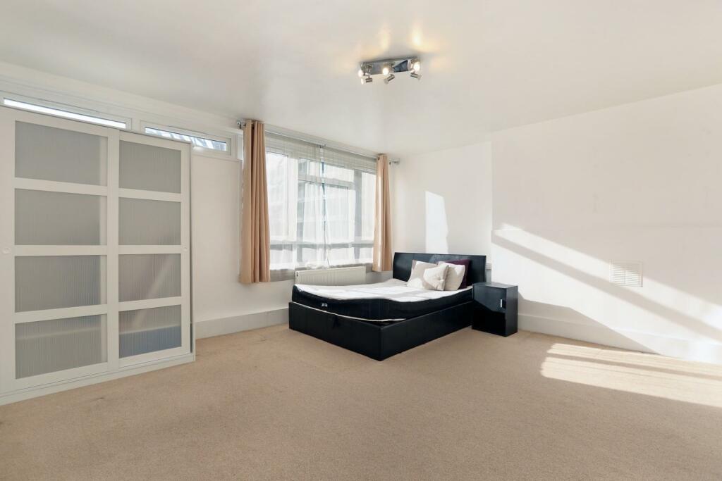 Studio flat for sale in Dalwood Street, London, SE5