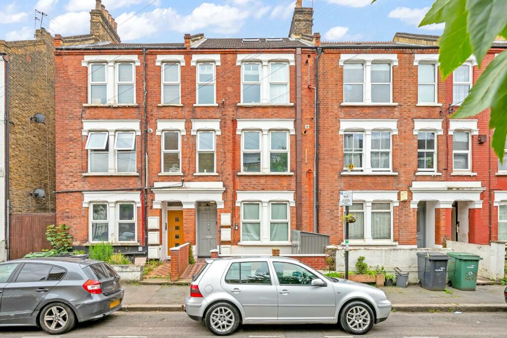 2 bedroom flat for sale in Southwell Road, London, SE5