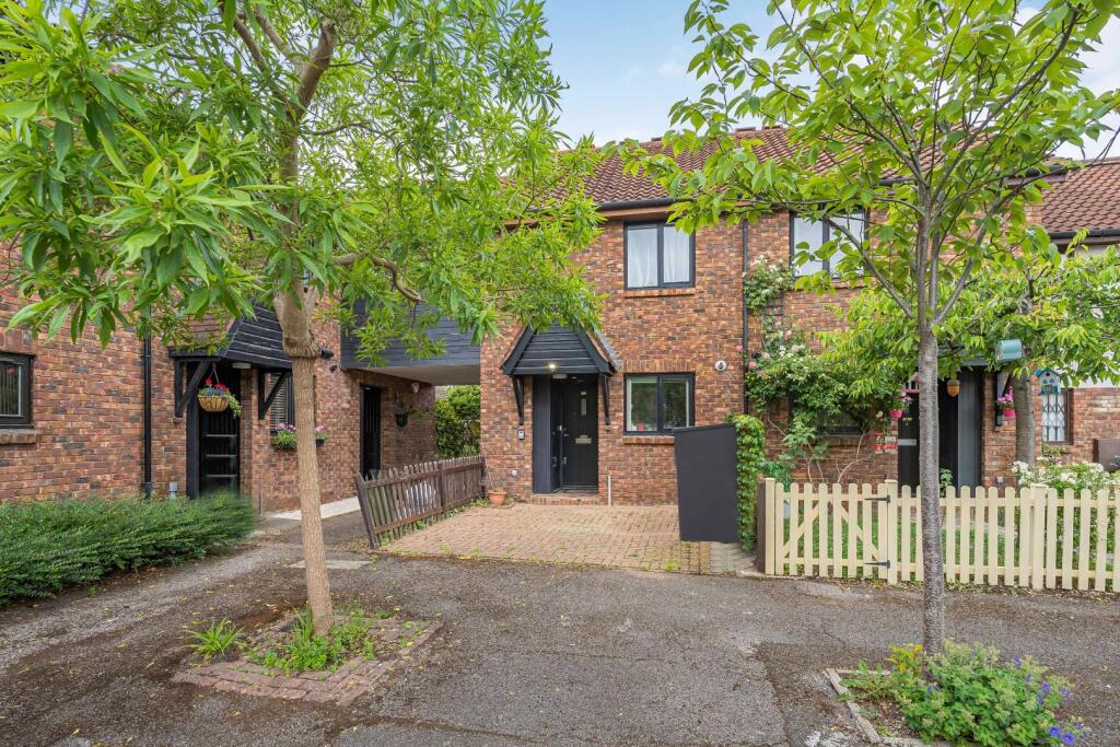 Main image of property: Kerfield Place, London, SE5 8SX
