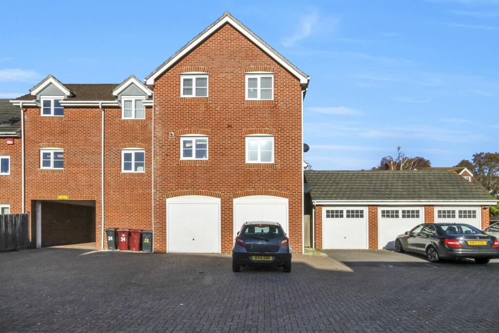 Main image of property: 2 bedroom Second Floor Flat in Chichester