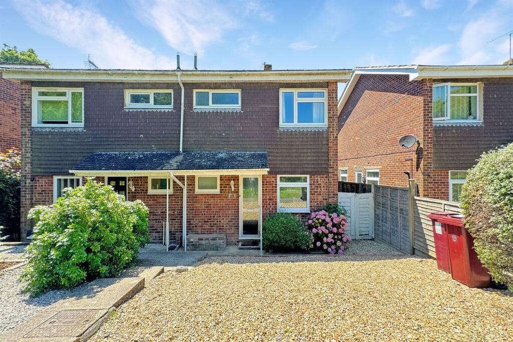 Main image of property: 3 bedroom Semi Detached House in Tangmere