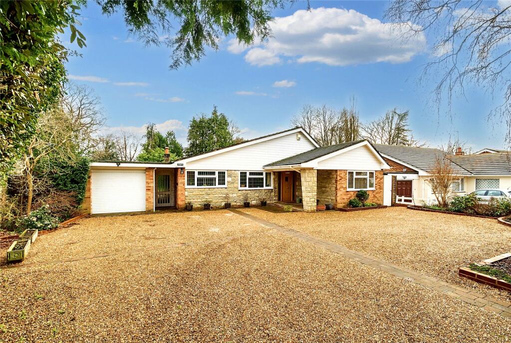 3 bedroom bungalow for sale in Birch Grove, Cobham, Surrey, KT11
