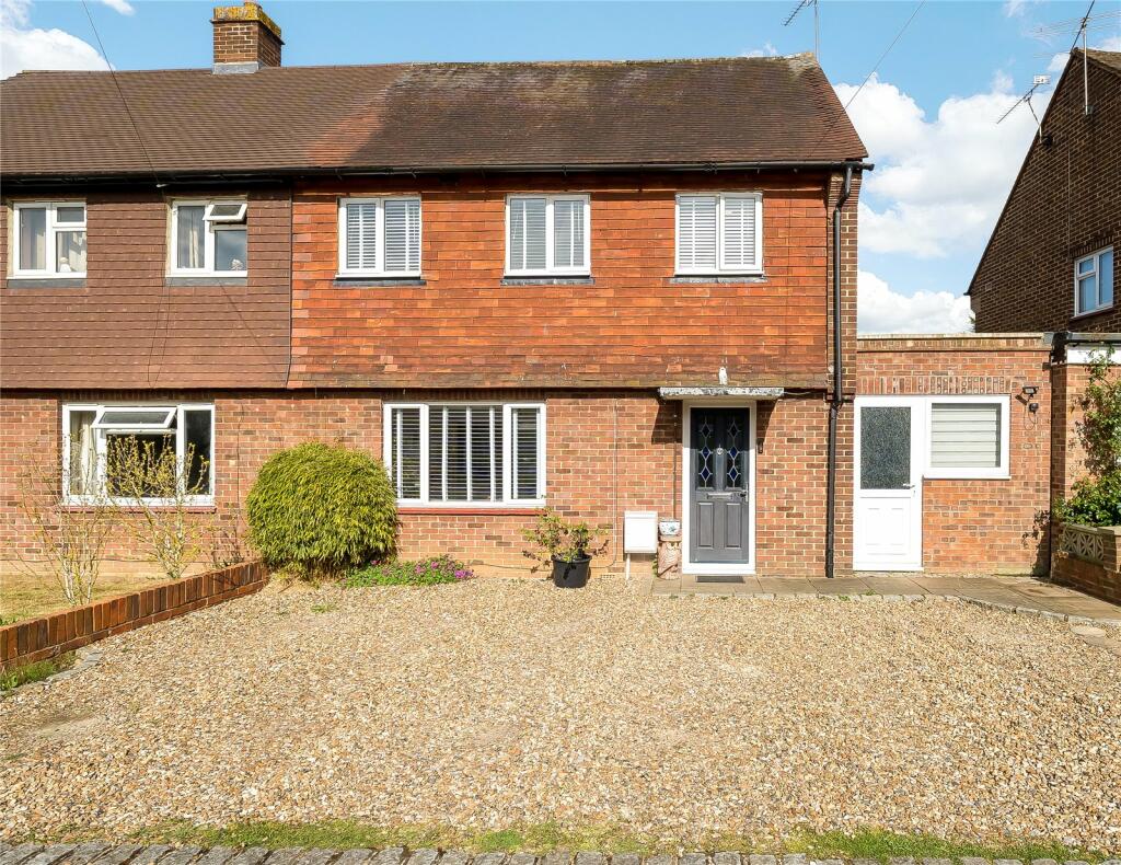 5 bedroom semidetached house for sale in Wyndham Avenue, Cobham