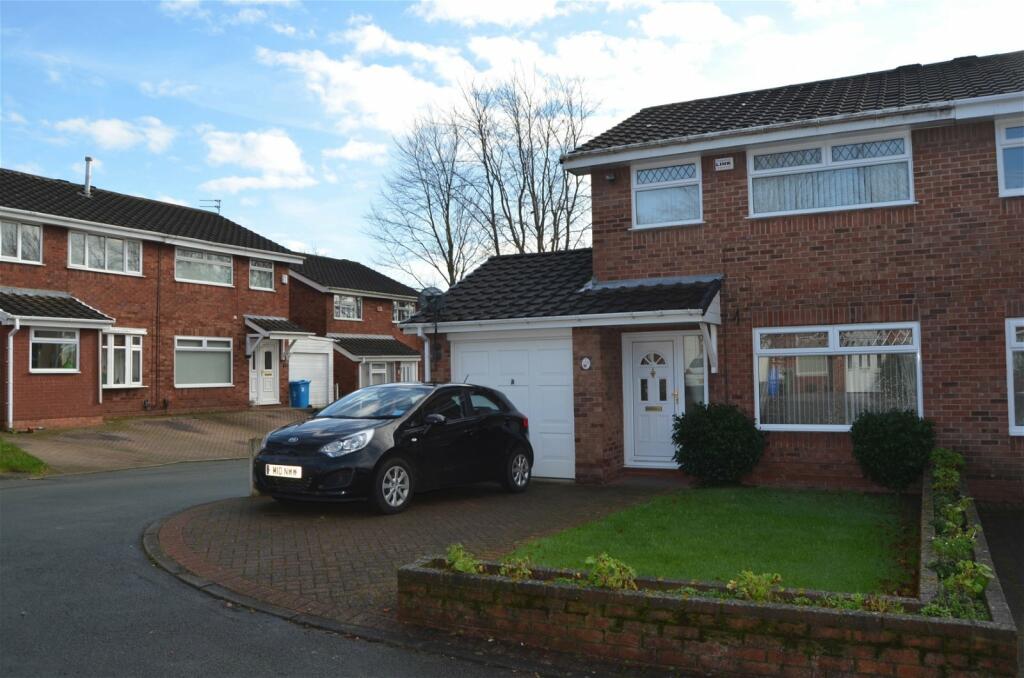 3 bedroom semidetached house for rent in Azalea Grove, Beechwood