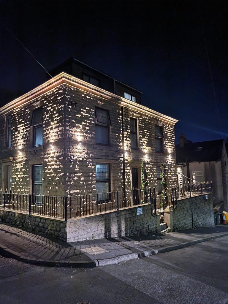 5 bedroom end of terrace house for sale in St. James Street