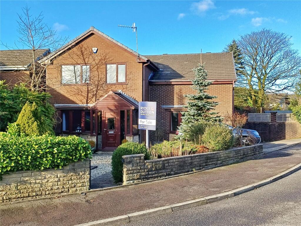 4 bedroom detached house for sale in Middlegate Green, Loveclough