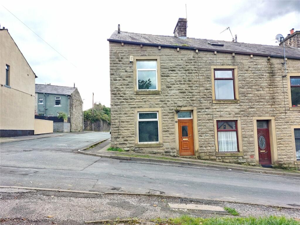 3 bedroom end of terrace house for sale in Gordon Street, Bacup