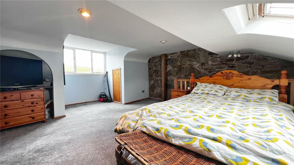 2 bedroom terraced house for sale in Burnley Road East, Lumb