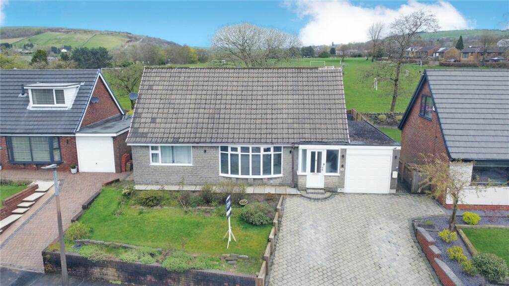 3 bedroom detached house for sale in Elizabeth Drive, Helmshore