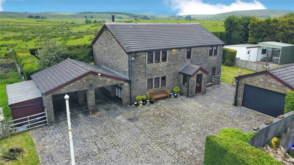 4 bedroom detached house for sale in Peers Clough Road, Lumb