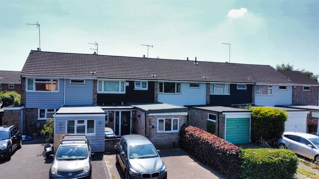 4 bedroom terraced house for sale in Collwood Close, Fleets Bridge, Poole, BH15