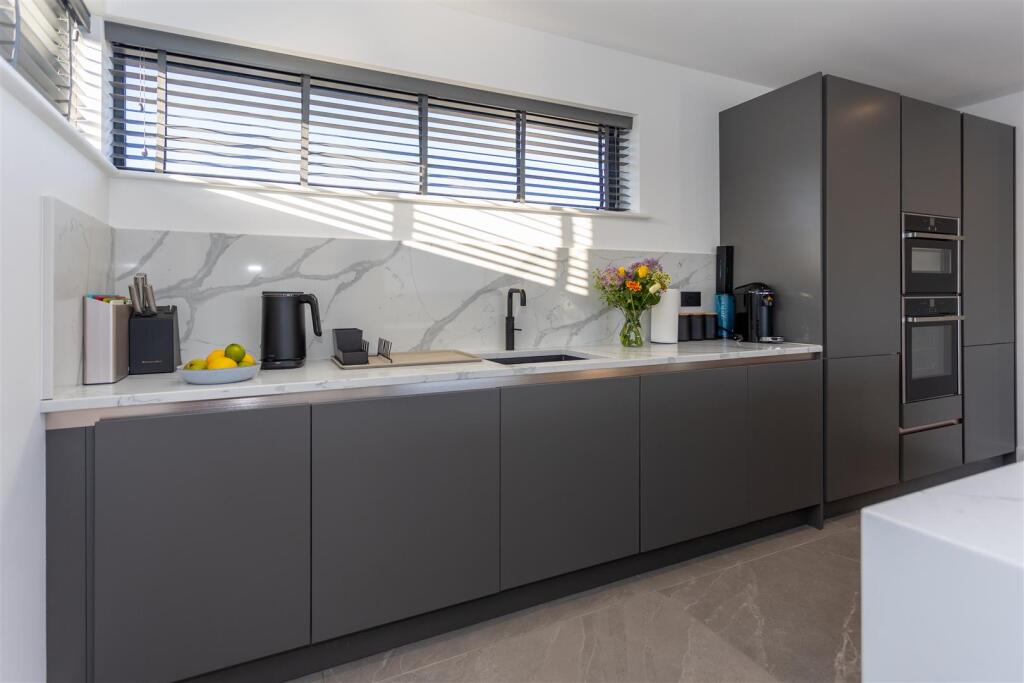 Additional property image - Sandbanks Road, Lilliput
