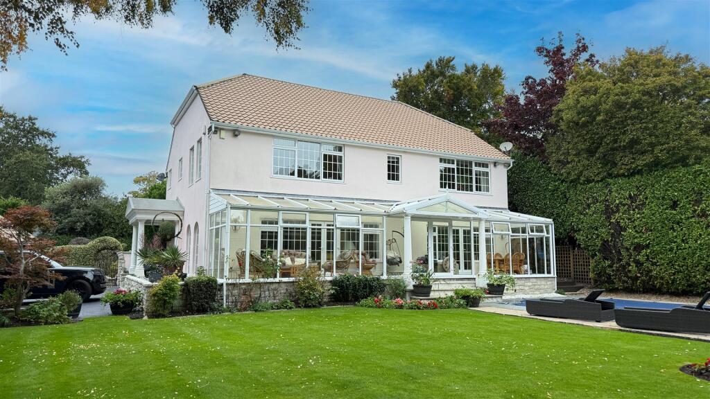 Main image of property: The Avenue, Branksome Park