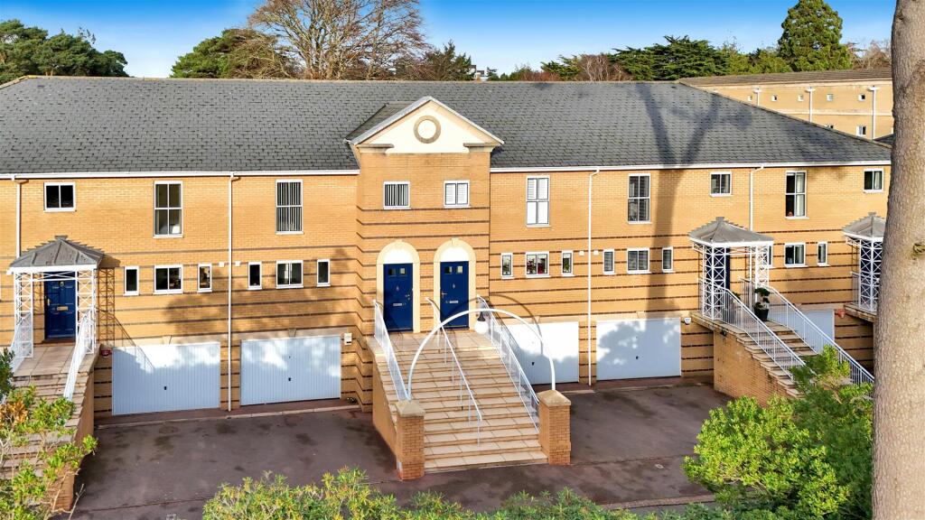 Main image of property: The Avenue, Branksome Park