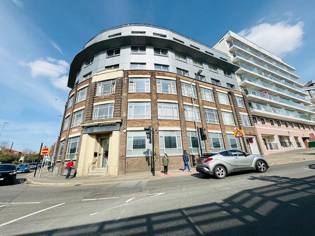 Main image of property: Midland Road, Luton, Bedfordshire, LU2