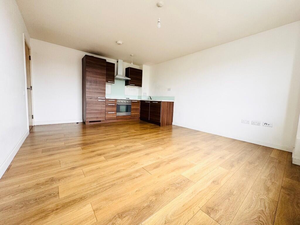 Main image of property: Midland Road, Luton, Bedfordshire, LU2