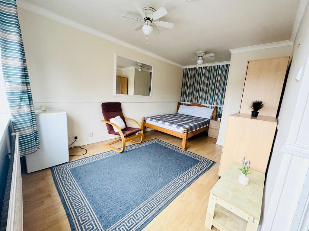 Main image of property: Leghorn Crescent, Luton, Bedfordshire, LU4