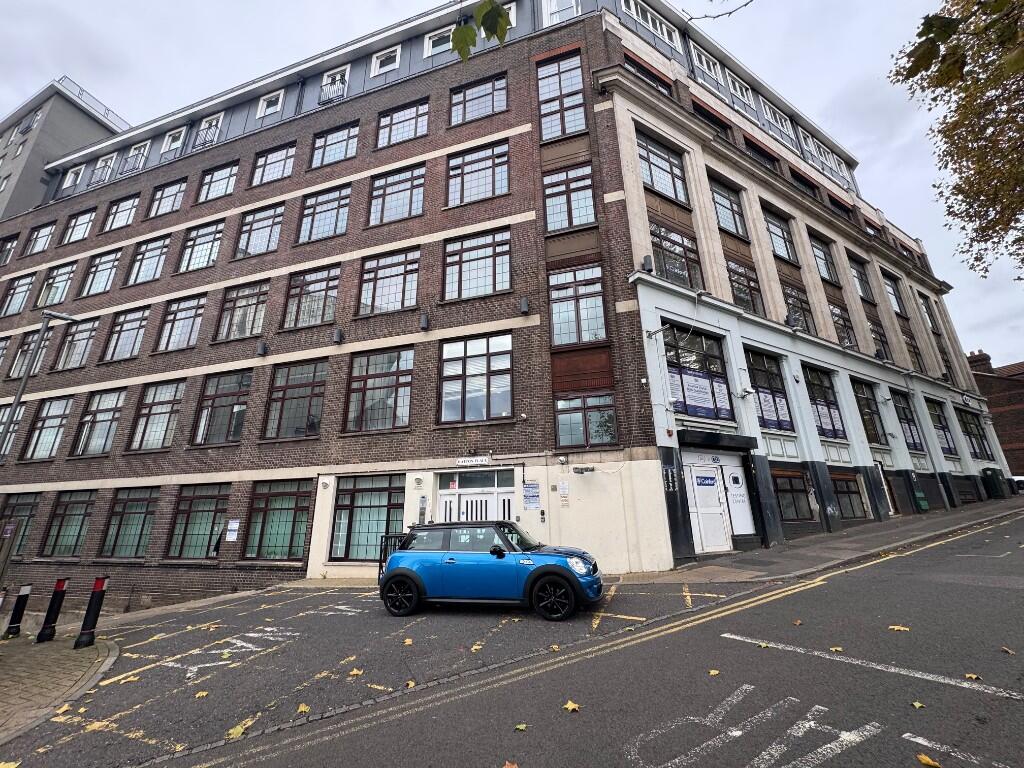 Main image of property: Midland Road, Luton, Bedfordshire, LU2