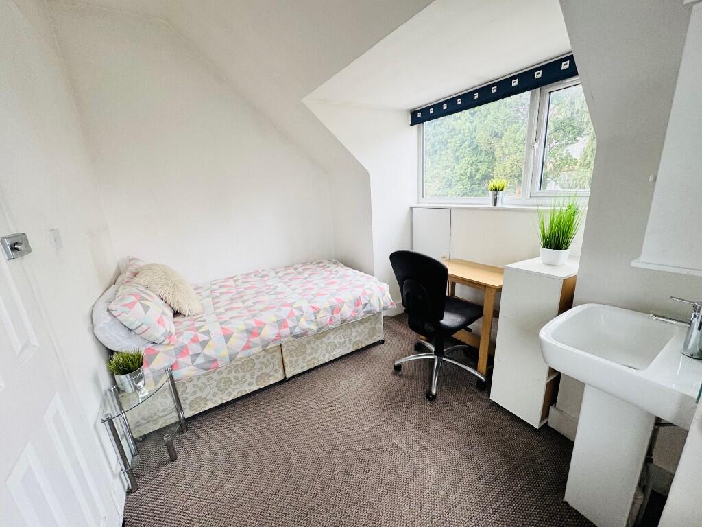 Main image of property: London Road, Luton, Bedfordshire, LU1