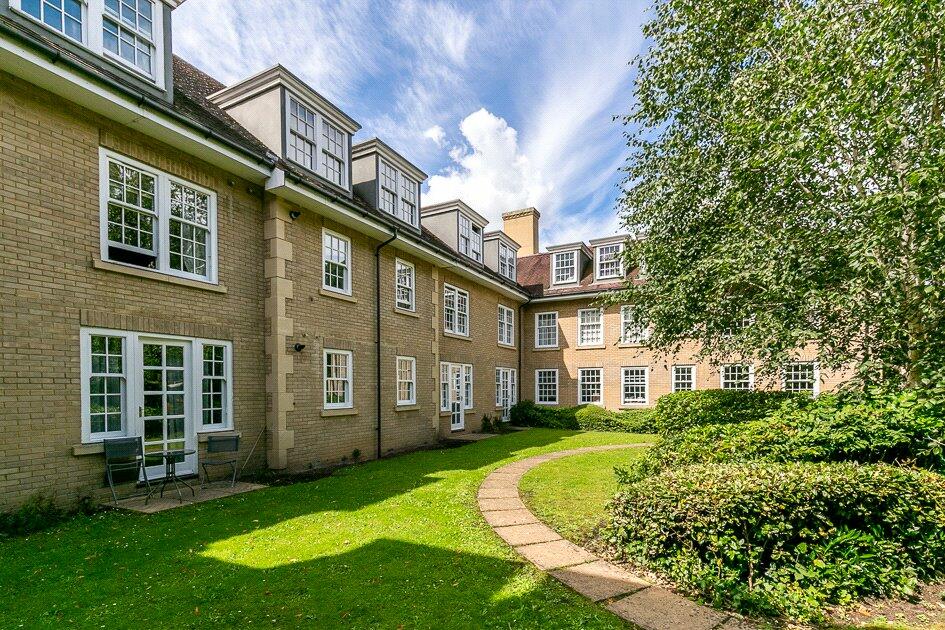 2 bedroom apartment for sale in Brighton Road, BANSTEAD, Surrey, SM7