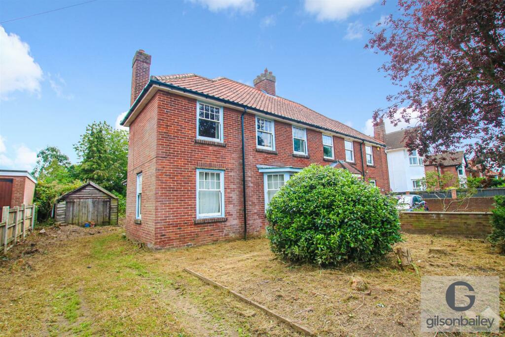 3 bedroom semidetached house for sale in Cromer Road, Hellesdon, NR6