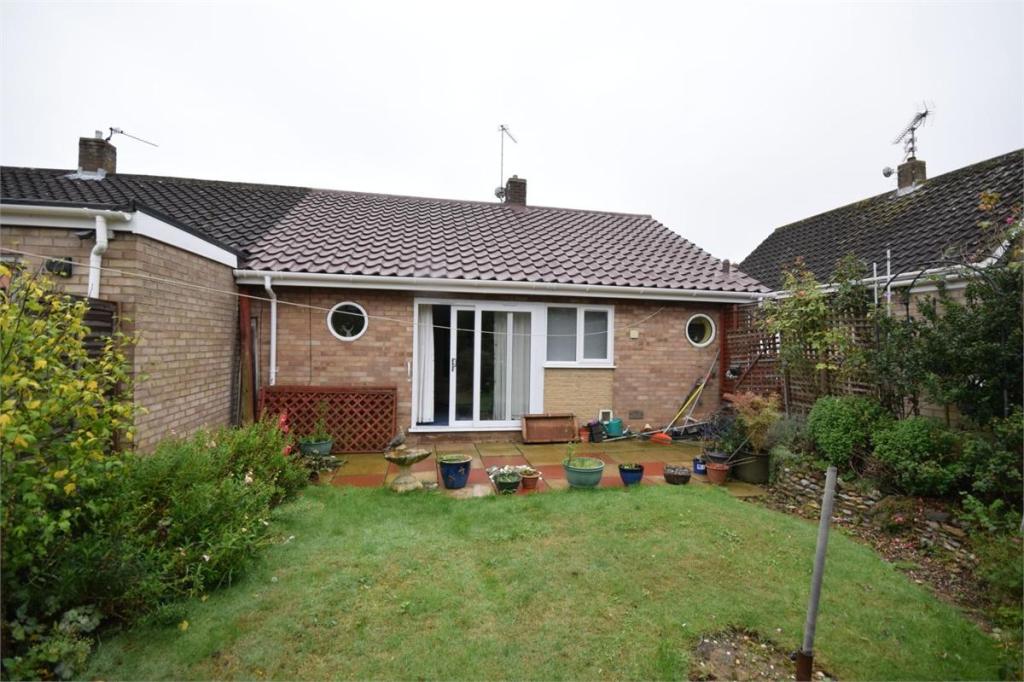 2 bedroom semidetached bungalow for sale in The Paddocks, Old Catton