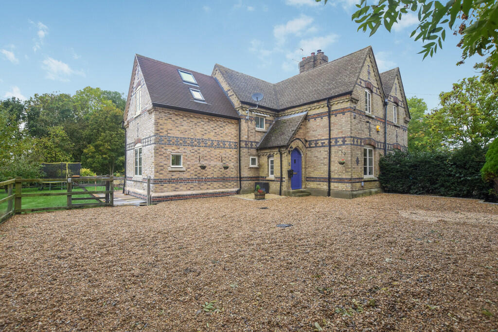 3 bedroom semidetached house for sale in Wyton, Huntingdon, PE28