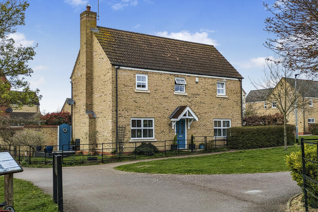 4 bedroom detached house for sale in Hinchingbrooke, Huntingdon, PE29