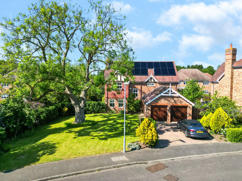 4 bedroom detached house for sale in St Close, Brampton, PE28