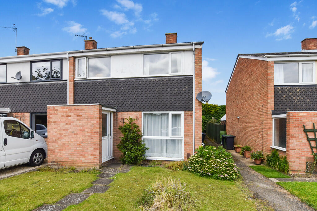 3 bedroom end of terrace house for sale in Saxon Close, Godmanchester, PE29