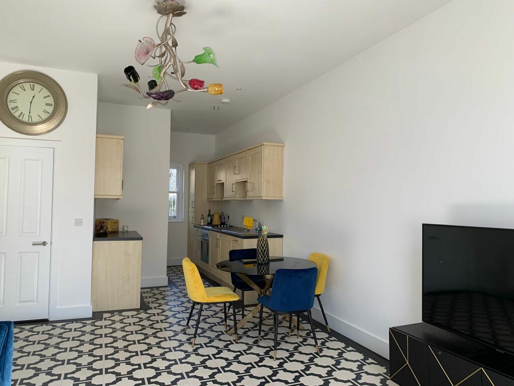 Flat to rent on 1 Chandos Square, Broadstairs, CT10